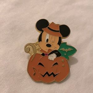 Mickey Mouse Pumpkin Halloween Disney Pin